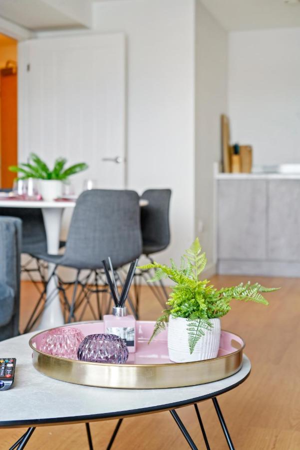 Stunning 2 Bedroom Apartment Leeds  Bagian luar foto