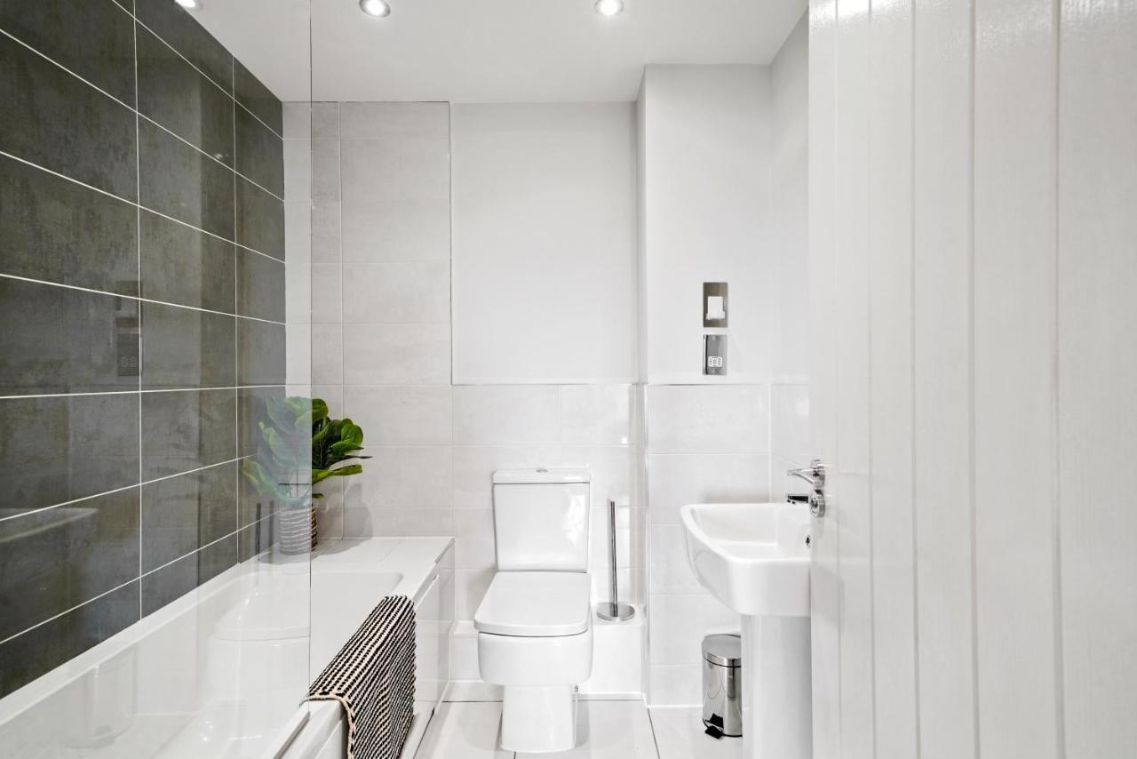 Stunning 2 Bedroom Apartment Leeds  Bagian luar foto